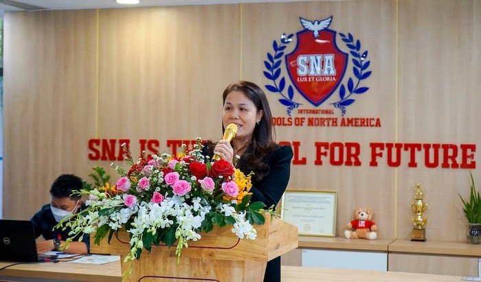 Bà Hoàng Nguyễn Thu Thảo, Tổng giám đốc Tập đoàn Nguyễn Hoàng phát biểu tại buổi tiếp đón Bộ trưởng Nguyễn Kim Sơn.