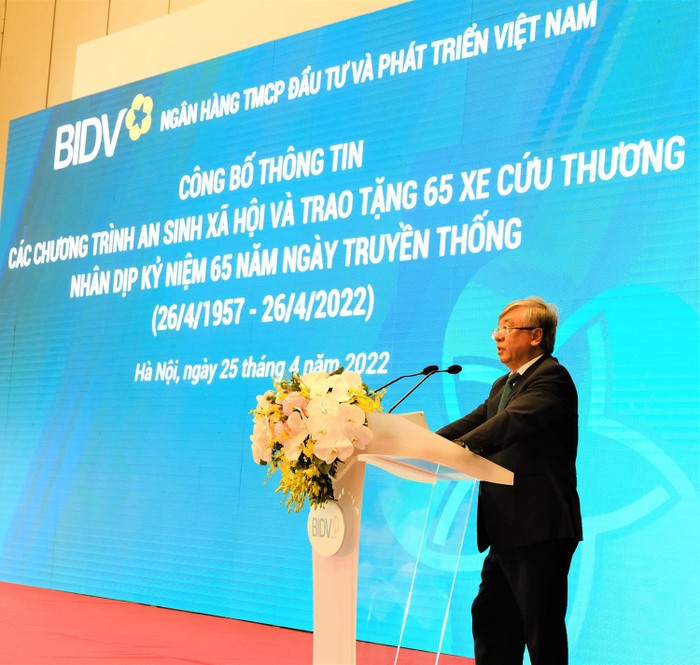Ông Trần Xuân Hoàng, Ủy viên Hội đồng quản trị, Chủ tịch Công đoàn BIDV phát biểu tại buổi lễ