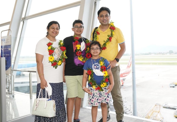 Hành khách vui mừng được trở về quê hương, đi công tác hay bắt đầu chuyến du lịch đến với Ấn Độ trên chuyến bay thẳng từ Hà Nội đến New Delhi của Vietjet