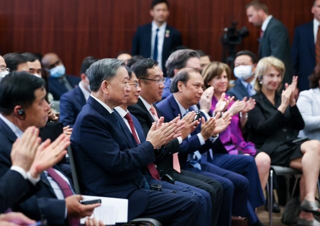 Các đại biểu hai nước Việt Nam, Hoa Kỳ lắng nghe Thủ tướng Phạm Minh Chính phát biểu tại Viện nghiên cứu Chiến lược quốc tế Hoa Kỳ (CSIS)- Ảnh: VGP/Nhật Bắc
