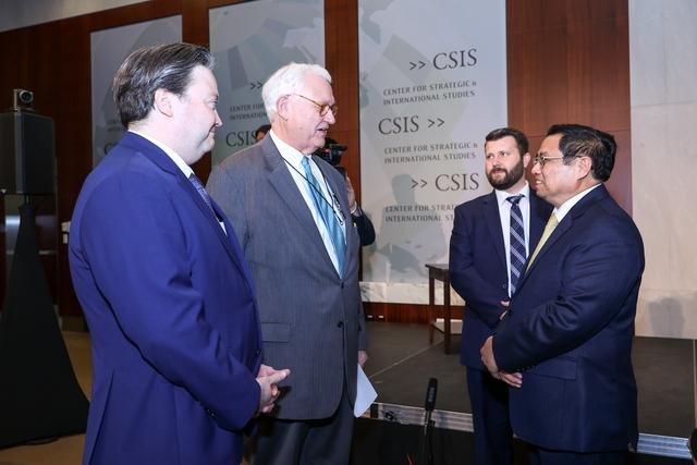 Thủ tướng trao đổi với Đại sứ Hoa Kỳ và lãnh đạo Viện nghiên cứu Chiến lược quốc tế Hoa Kỳ (CSIS) - Ảnh: VGP/Nhật Bắc