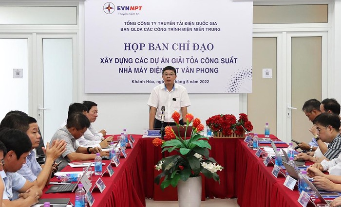 Tổng giám đốc EVNNPT Phạm Lê Phú phát biểu chỉ đạo tại cuộc họp