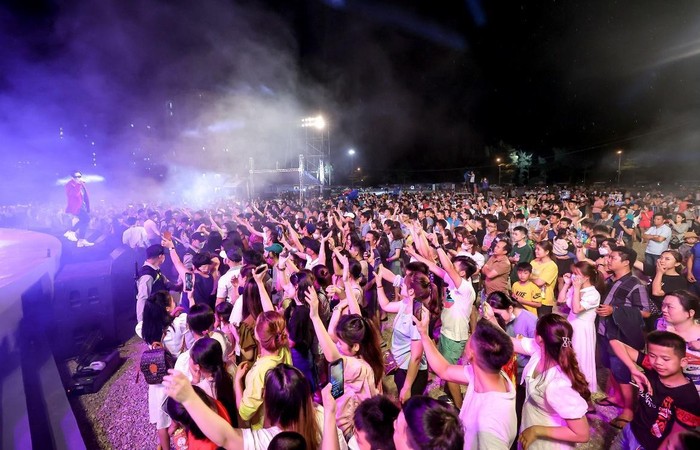 Các đêm nhạc SunFest hàng tuần mang lại sự sôi động chưa từng có cho Sầm Sơn hè này