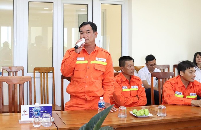 Đại diện người lao động tại Truyền tải điện Ninh Thuận và Khánh Hòa nêu kiến nghị tại tọa đàm