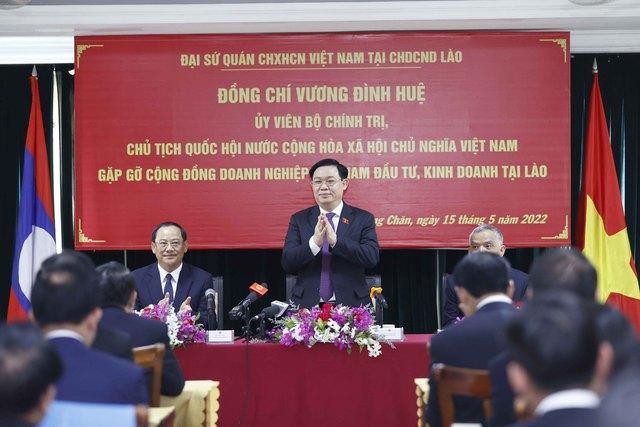 Chủ tịch Quốc hội Vương Đình Huệ mong muốn, cộng đồng doanh nghiệp hai nước phấn đấu đưa quan hệ kinh tế, thương mại, đầu tư có một bước đột phá - Ảnh Quochoi.vn