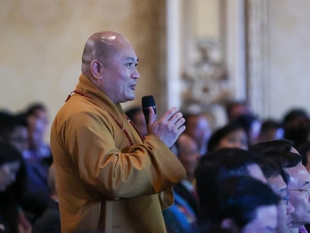 Thượng tọa Thích Đức Tuấn, Chủ tịch Hội Phật tử Việt Nam tại châu Mỹ chia sẻ suy nghĩ tại buổi gặp gỡ - Ảnh: VGP/Nhật Bắc