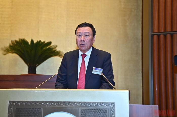 Tổng Thanh tra Chính phủ Đoàn Hồng Phong trình bày tờ trình dự án Luật Thanh tra (sửa đổi) tại phiên họp Quốc hội sáng 26/5. (Ảnh: NGUYÊN LINH)