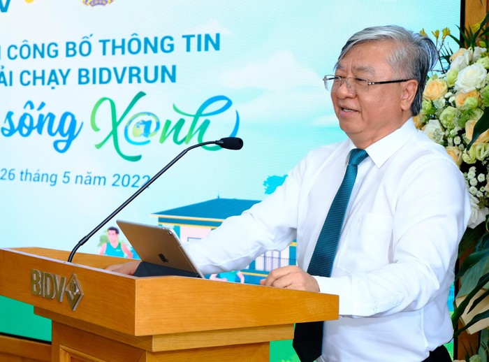 Ông Trần Xuân Hoàng, Uỷ viên Hội đồng quản trị, Chủ tịch Công đoàn BIDV, Trưởng Ban Tổ chức giải chạy phát biểu ý kiến