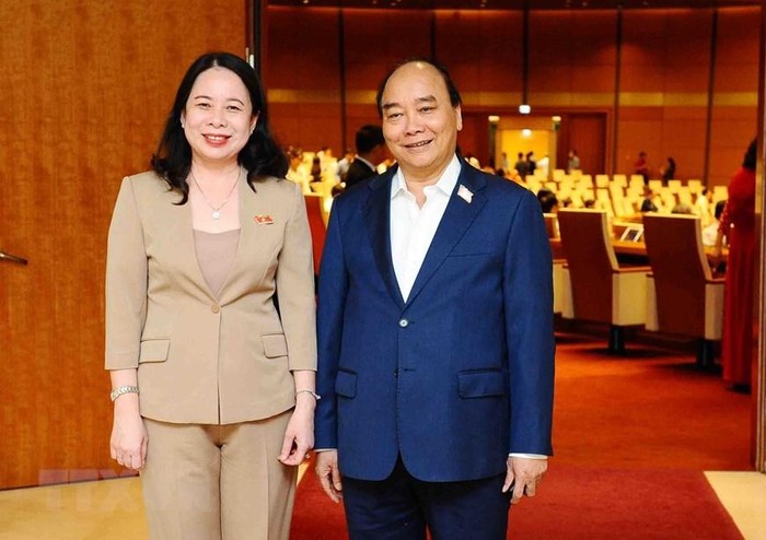 Chủ tịch nước Nguyễn Xuân Phúc và Phó Chủ tịch nước Võ Thị Ánh Xuân bên lề phiên họp. (Ảnh: TTXVN)