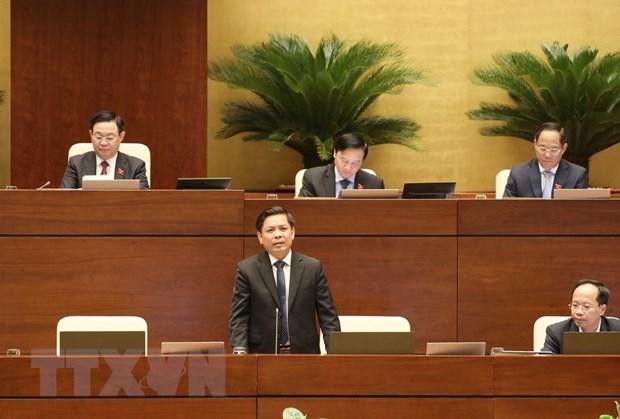 Bộ trưởng Bộ Giao thông Vận tải Nguyễn Văn Thể trả lời chất vấn. (Ảnh: Phương Hoa/TTXVN)