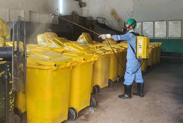 Bảo đảm việc xử lý chất thải y tế đáp ứng yêu cầu về môi trường theo quy định.