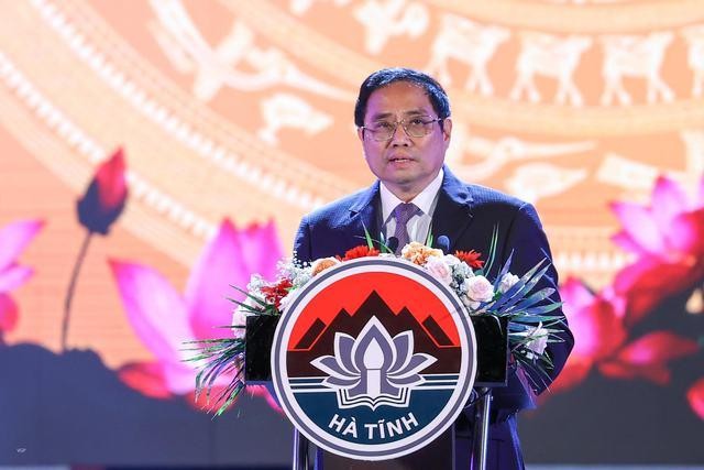 Thủ tướng phát biểu tại Lễ kỷ niệm 65 năm ngày Bác Hồ về thăm Hà Tĩnh và 15 năm thành lập thành phố Hà Tĩnh - Ảnh: VGP/Nhật Bắc