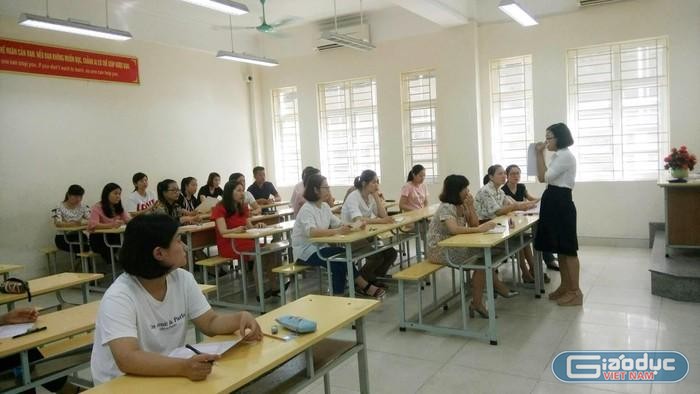 Các giáo viên làm bài thi trắc nghiệm để xét thăng hạng chức danh nghề nghiệp (Ảnh: CTV/Giaoduc.net.vn)