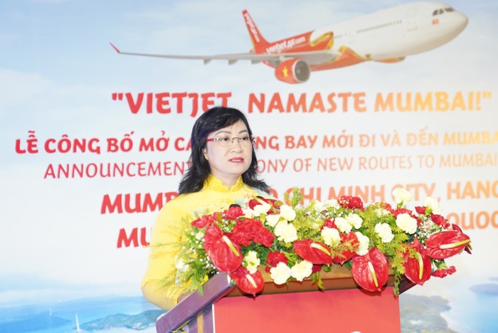 Bà Phan Thị Thắng, Phó Chủ tịch Uỷ ban nhân dân Thành phố Hồ Chí Minh phát biểu tại buổi lễ nhân chuyến thăm chính thức của lãnh đạo Thành phố Hồ Chí Minh đến Thành phố Mumbai dịp kỷ niệm 50 năm quan hệ ngoại giao Việt Nam và Ấn Độ.