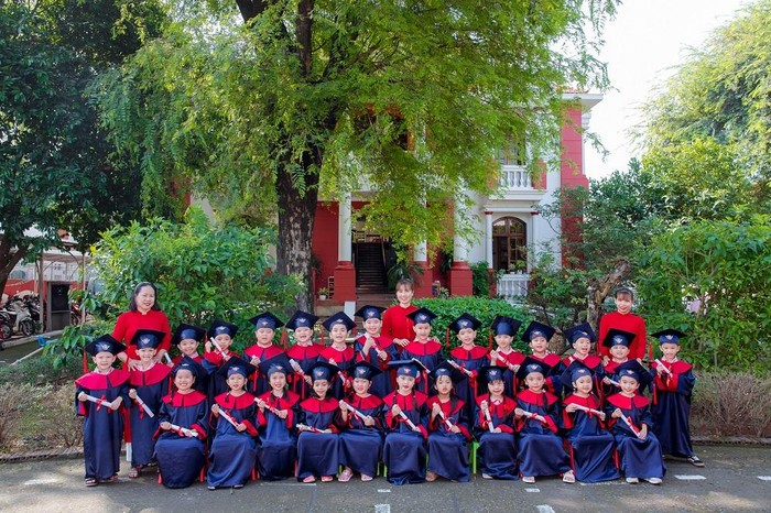 Học sinh khối Preschool tại Trường Mầm non Quốc tế Saigon Academy chụp kỷ yếu kết thúc năm học