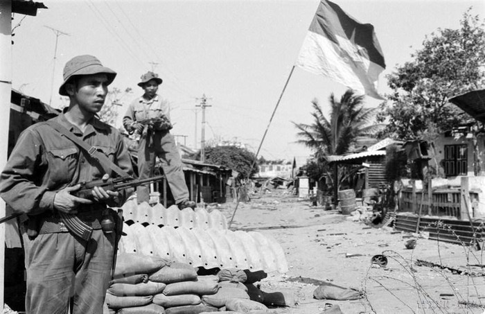 Quân giải phóng đánh chiếm và làm chủ thị trấn Đông Hà. (Ảnh: Xuân Lâm/TTXVN)