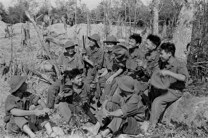 Các chiến sỹ giải phóng sau một trận đánh tại Thành cổ Quảng Trị. (Ảnh: TTXVN)