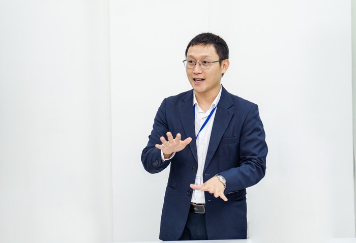 Tiến sĩ Nguyễn Hoàng Long, Giám đốc Trung tâm Mô phỏng Y khoa Trường Đại học VinUni chia sẻ về phương pháp dạy học mô phỏng tại VinUni