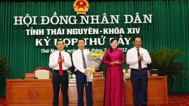 Lãnh đạo tỉnh Thái Nguyên chúc mừng tân Phó Chủ tịch Uỷ ban nhân dân tỉnh Thái Nguyên Nguyễn Thanh Bình (thứ hai bên trái qua).