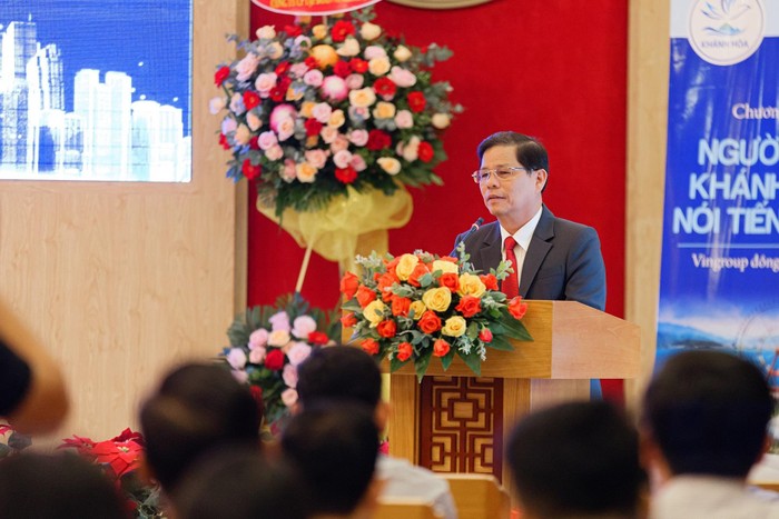 Ông Nguyễn Tấn Tuân, Phó Bí thư Tỉnh ủy, Chủ tịch Uỷ ban nhân dân tỉnh Khánh Hoà phát biểu tại Lễ ký kết.