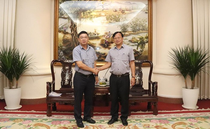 Chủ tịch Uỷ ban nhân dân tỉnh Đồng Nai – Cao Tiến Dũng (ảnh phải) và Tổng giám đốc EVNNPT – Phạm Lê Phú