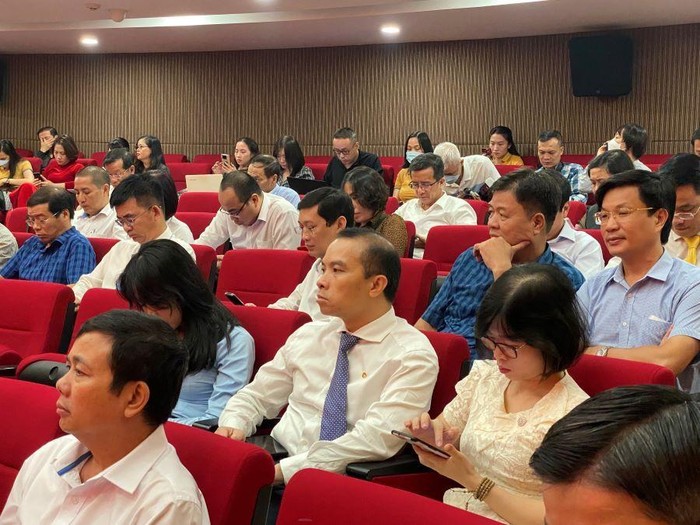 Đồng chí Đỗ Việt Hùng – Phó Bí thư Thường trực Đảng ủy, Thành viên Hội đồng quản trị (hàng 2, thứ 2 từ phải sang) đại diện Vietcombank tham dự Hội nghị