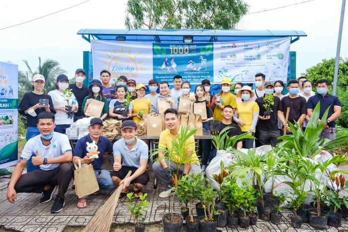 Cán bộ nhân viên Sun Group chung tay làm sạch môi trường tại địa phương, lan tỏa tinh thần sống xanh