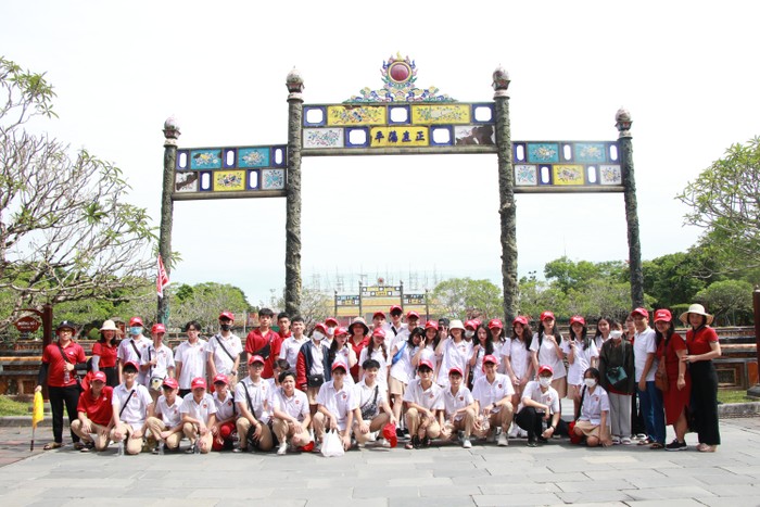 Học sinh khối Trung học trải nghiệm 2 ngày 2 đêm tại Huế, Quảng Trị