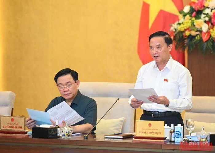 Phó Chủ tịch Quốc hội Nguyễn Đức Hải điều hành nội dung thảo luận tại phiên họp.