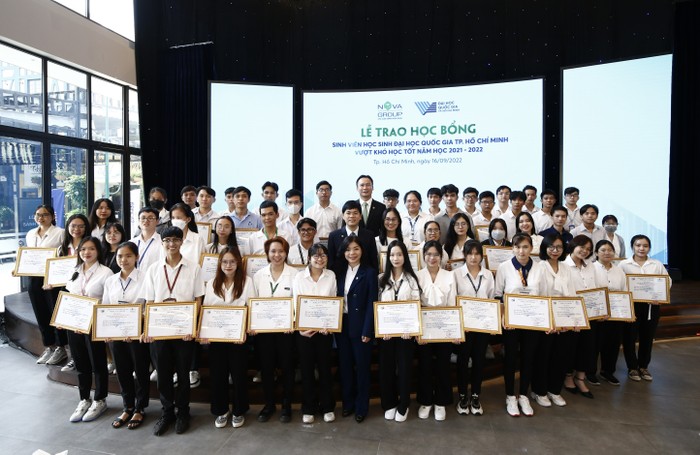 200 suất học bổng đã được NovaGroup trao đến sinh viên, học sinh các trường thành viên Đại học Quốc gia Thành phố Hồ Chí Minh