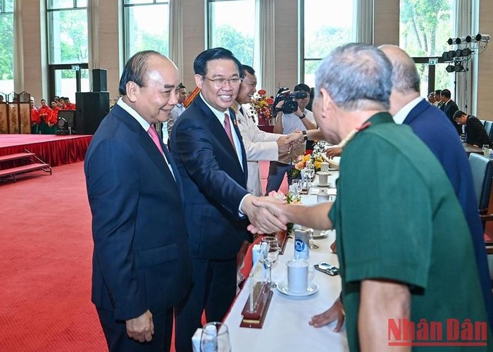 Chủ tịch nước Nguyễn Xuân Phúc, Chủ tịch Quốc hội Vương Đình Huệ với các đại biểu tại Lễ kỷ niệm.
