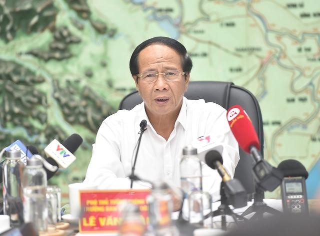 Phó Thủ tướng Lê Văn Thành yêu cầu thành lập ngay các đoàn công tác. Ảnh VGP/Đức Tuân