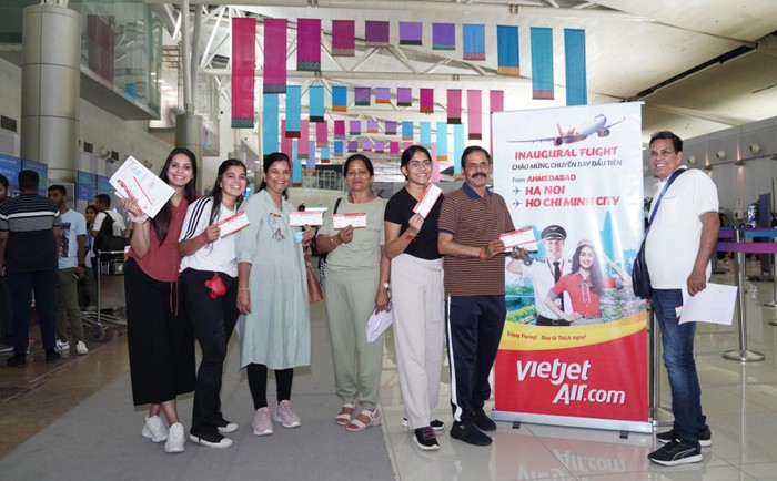 Hành khách hào hứng trên hành trình bay cùng Vietjet đến với Việt Nam tươi đẹp