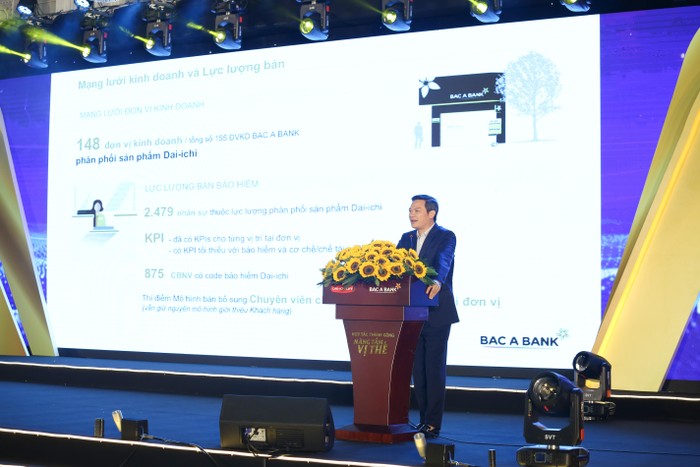 Ông Nguyễn Việt Hanh, Phó Tổng Giám đốc BAC A BANK phát biểu tại Hội nghị kinh doanh bảo hiểm năm 2022 do BAC A BANK và Dai-ichi đồng tổ chức