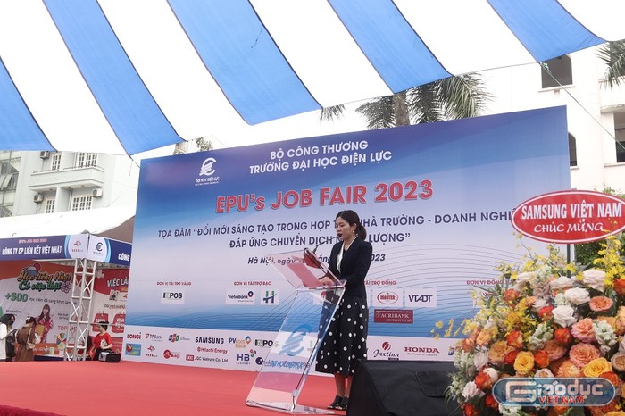 Bà Dương Thị Minh Thúy - Tổng Giám đốc Công ty trách nhiệm hữu hạn TNC Connect phát biểu tại sự kiện.