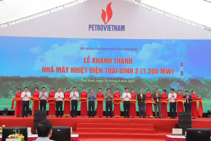 Thủ tướng Chính phủ Phạm Minh Chính cùng lãnh đạo Quốc hội, các Bộ, ngành, tỉnh Thái Bình, Petrovietnam cắt băng khánh thành Nhà máy Nhiệt điện Thái Bình 2