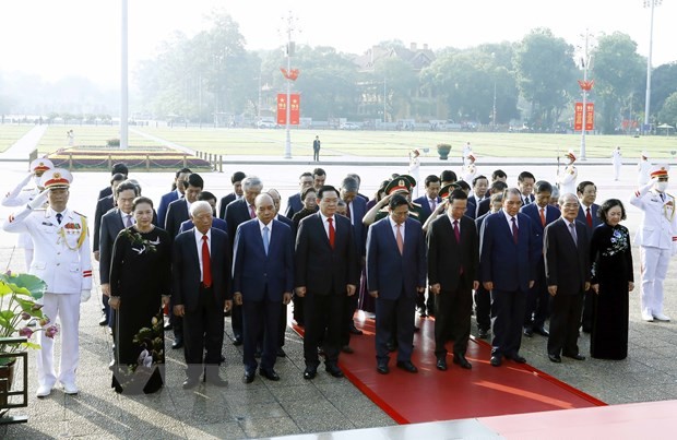 Lãnh đạo Đảng và Nhà nước thành kính tưởng nhớ Chủ tịch Hồ Chí Minh. (Ảnh: An Đăng/TTXVN)