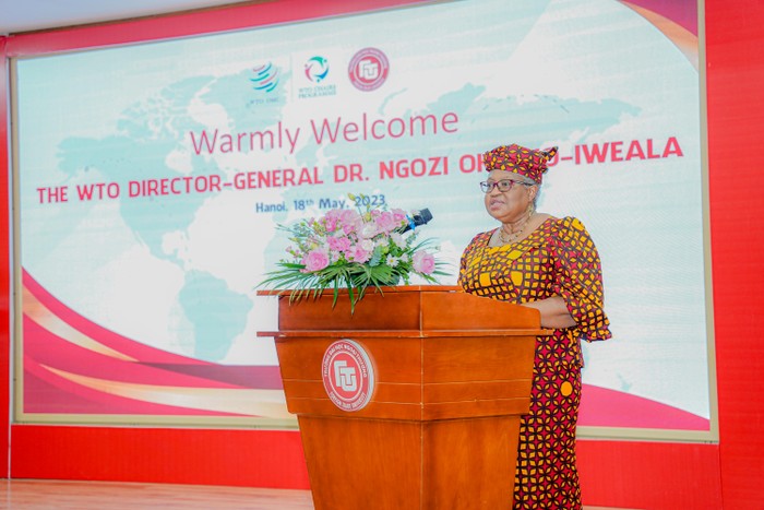 Tiến sĩ Ngozi Okonjo Iweala - Tổng Giám đốc WTO chia sẻ với giảng viên, sinh viên Trường Đại học Ngoại thương.