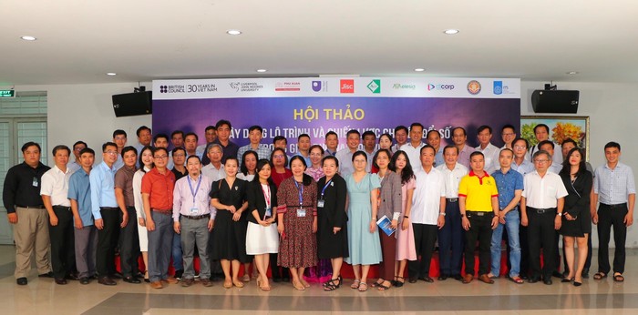 Cại biểu tham dự hội thảo trực tiếp tại Trường Đại học Sư phạm Kỹ thuật Thành phố Hồ Chí Minh
