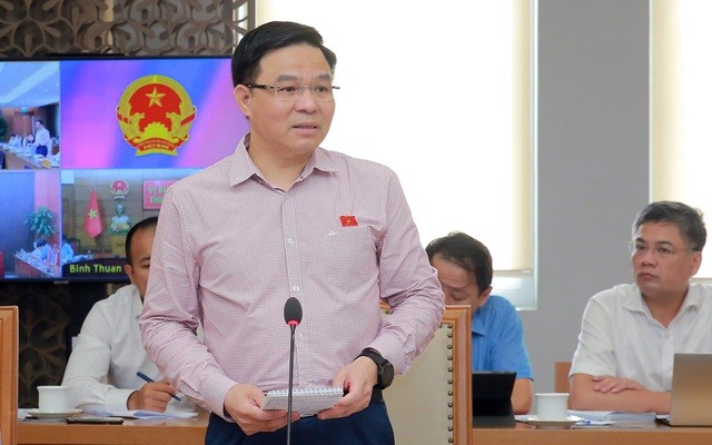 Tổng Giám đốc PVN Lê Mạnh Hùng báo cáo hướng triển khai 2 dự án nhiệt điện khí Ô Môn 3, Ô Môn 4 sau khi nhận chuyển giao từ EVN. Ảnh: VGP/Minh Khôi