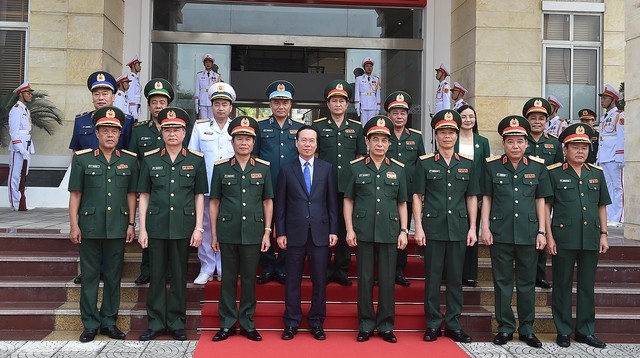 Chủ tịch nước Võ Văn Thưởng và các đại biểu chụp ảnh lưu niệm. Ảnh: VGP/Hải Minh