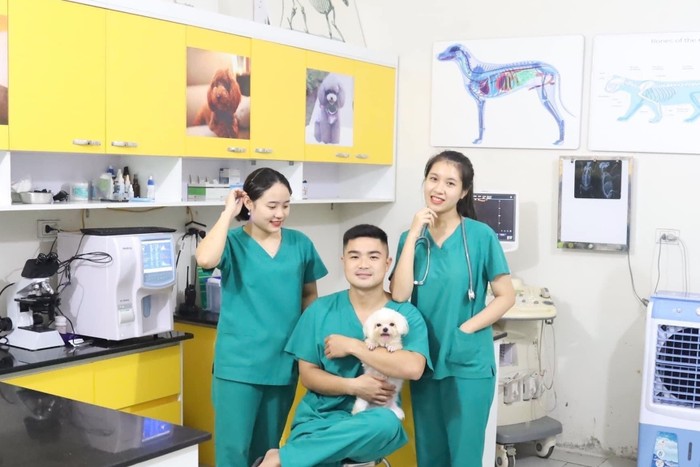 Sinh viên Khoa Chăn nuôi Thú y, Trường Đại học Nông Lâm, Đại học Thái Nguyên thực hành tại bệnh viện Thú y