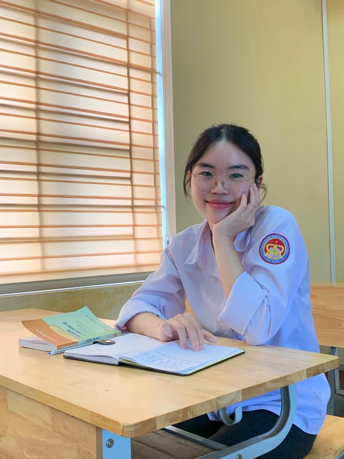 Nguyễn Thị Mai An là một trong sáu học sinh Trường Trung học phổ thông Chuyên Biên Hòa (Phủ Lý - Hà Nam) vừa được kết nạp Đảng vào ngày 30/6/2023. (Ảnh: Nhân vật cung cấp)