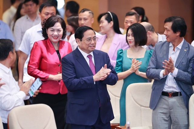 Thủ tướng Phạm Minh Chính đến dự Hội nghị sơ kết hoạt động ngân hàng 6 tháng đầu năm và triển khai nhiệm vụ 6 tháng cuối năm 2023. Ảnh: VGP/Nhật Bắc