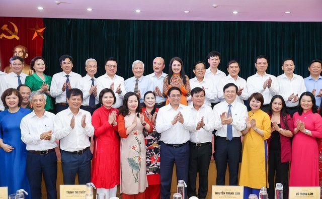 Ngày 13/6/2023, Thủ tướng Phạm Minh Chính đã thăm và chủ trì buổi làm việc với Hội Nhà báo Việt Nam. Ảnh: VGP/Nhật Bắc