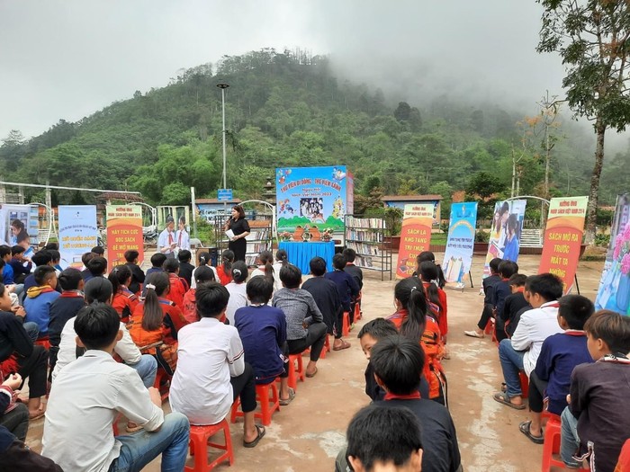 Chương trình hưởng ứng ngày Sách và Văn hóa đọc Việt Nam dành cho học sinh tại huyện Bắc Quang, Hà Giang. Ảnh: Nhân vật cung cấp