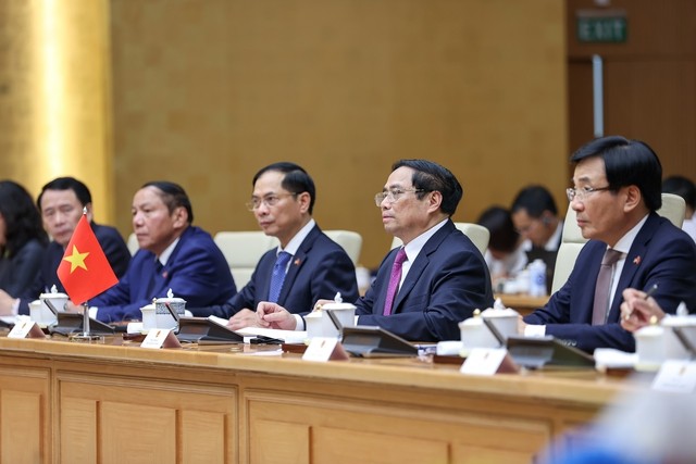 Thủ tướng Phạm Minh Chính đề nghị Malaysia hỗ trợ Việt Nam phát triển ngành công nghiệp Halal và sớm ký văn kiện hợp tác trong lĩnh vực này. Ảnh: VGP/Nhật Bắc
