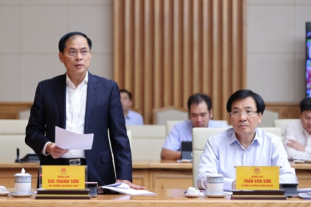 Bộ trưởng Ngoại giao Bùi Thanh Sơn thông báo Quyết định của Thủ tướng Chính phủ về việc thành lập Ban Chỉ đạo xây dựng Đề án. Ảnh: VGP/Nhật Bắc