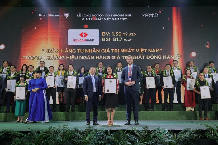 Giám đốc Khối Tiếp thị, Ngân hàng Techcombank Thái Minh Diễm Tú tại lễ công bố top 100 thương hiệu giá trị nhất Việt Nam.