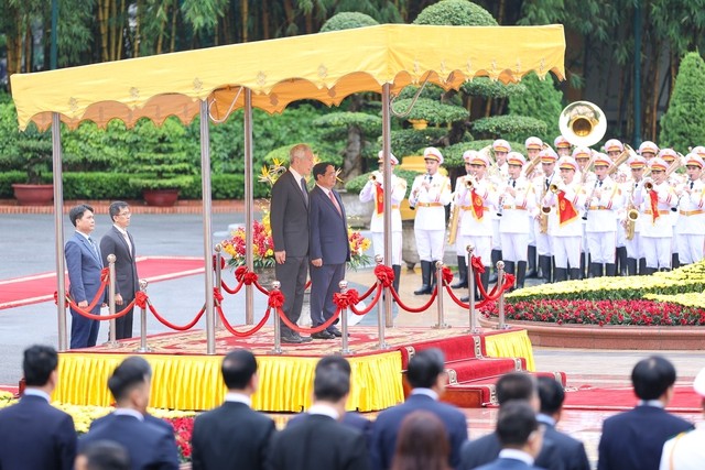 Thủ tướng Phạm Minh Chính chủ trì lễ đón trọng thể Thủ tướng Singapore Lý Hiển Long. Ảnh: VGP/Nhật Bắc